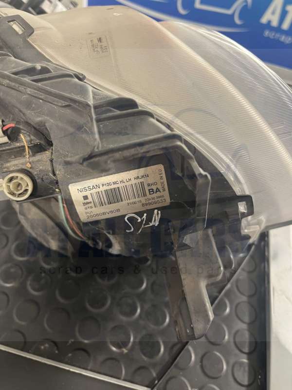 Nissan Juke 2014-2019 MK1 FL Near Side Headlamp – 26060BV80B ( 1 Broken Bracket See Pics )