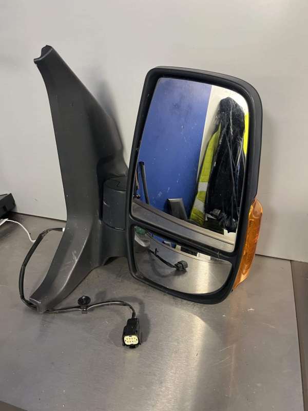 Ford Transit 2014-2019 Van Off Side Door Mirror – Manual ( Small Crack in Indicator )