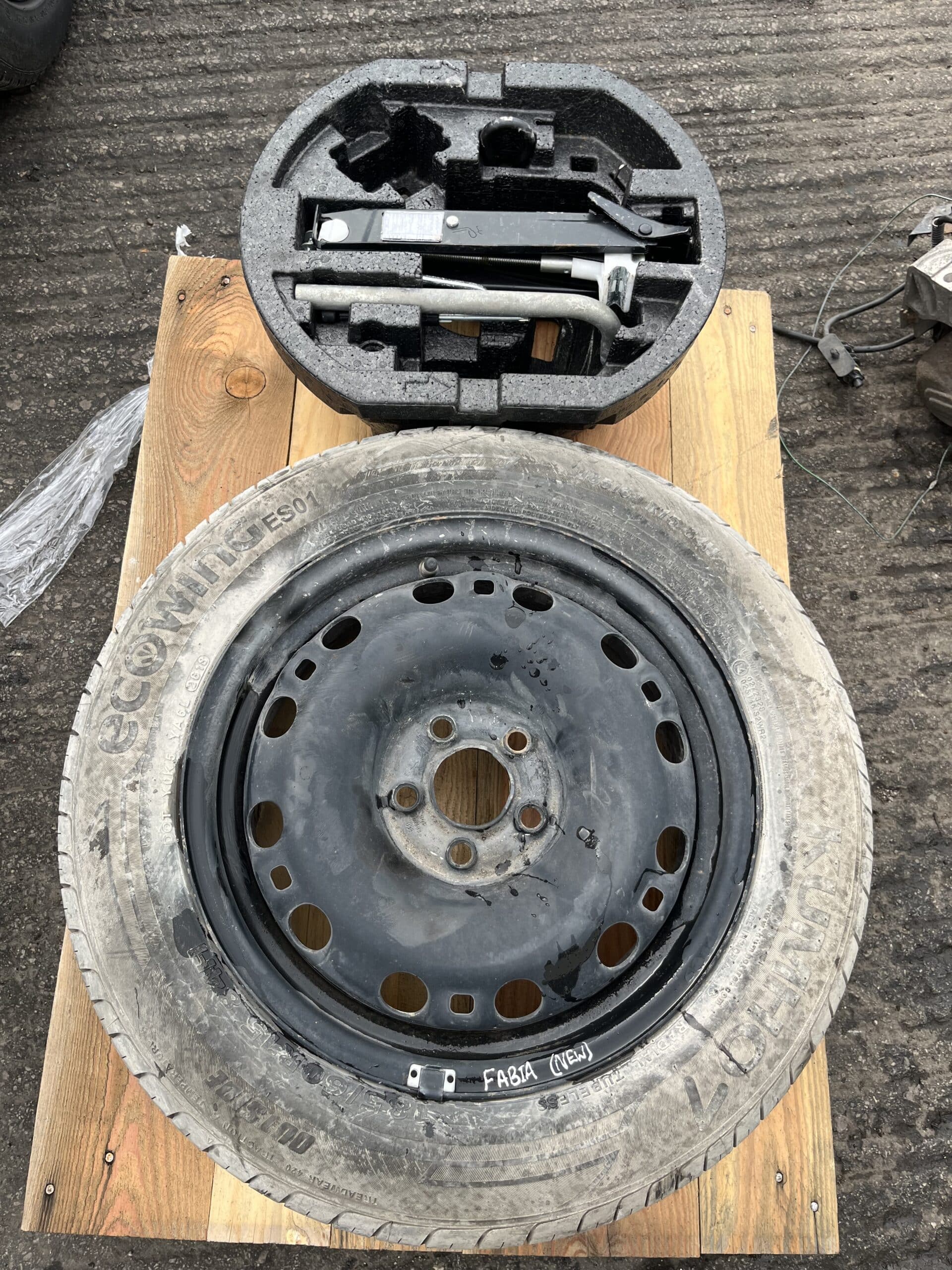 Skoda Fabia 2014-2022 MK3 Spare Wheel And Jack Kit 185/60/15
