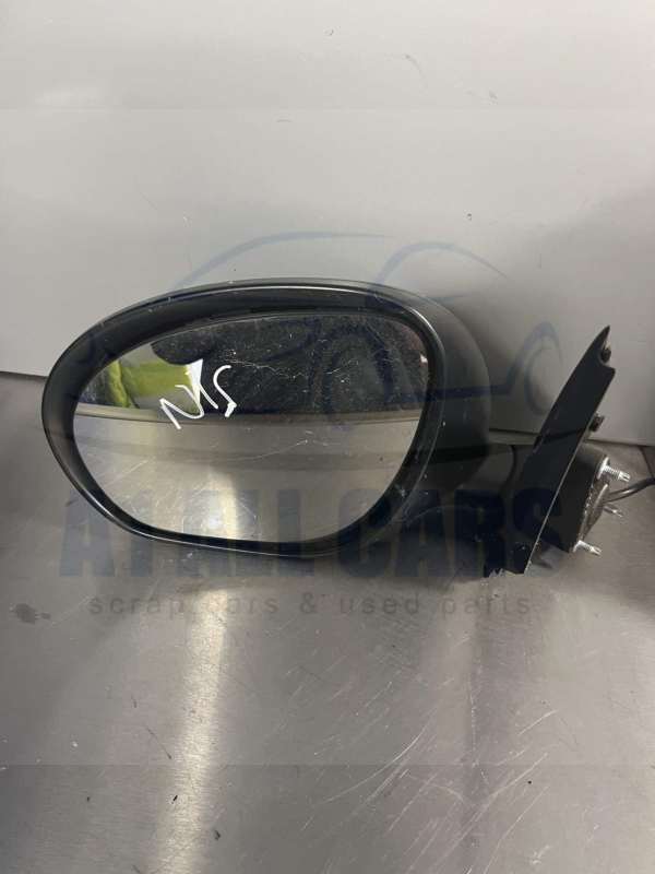 Nissan Juke 2010-2014 Hatchback Near Side Electric Door Mirror – Black Plastic