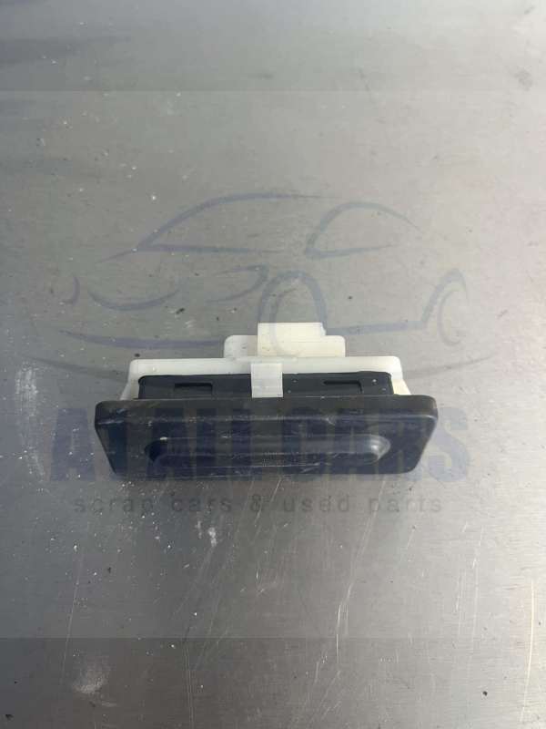 Peugeot 2008 2019-2026 5 Door Hatchback Tailgate Release Switch – 9820395580