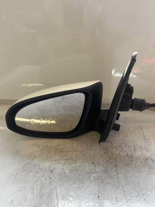 Citroen C1 / Peugeot 108 / Toyota Aygo 2014-2021 Near Side Manual Door Mirror – White