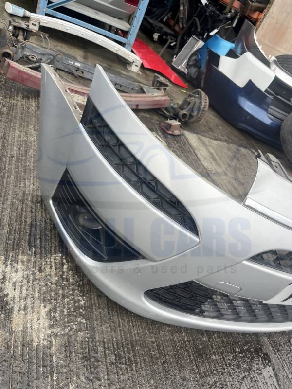 Citroen C4 Picasso 2007-2013 Front Bumper With Fogs – Silver EZRC Colour Code ( Small Scuff See Pics )