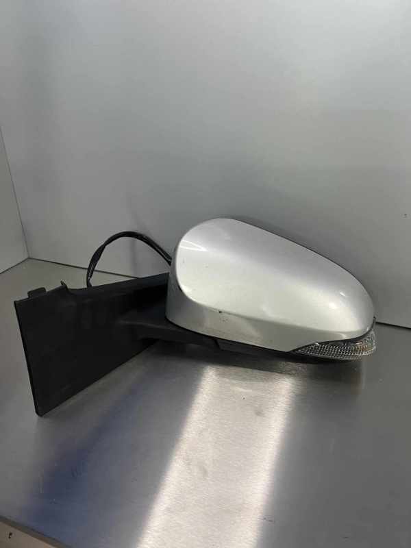 Toyota Yaris 2011-2015 Hatchback Near Side Electric Door Mirror – Silver