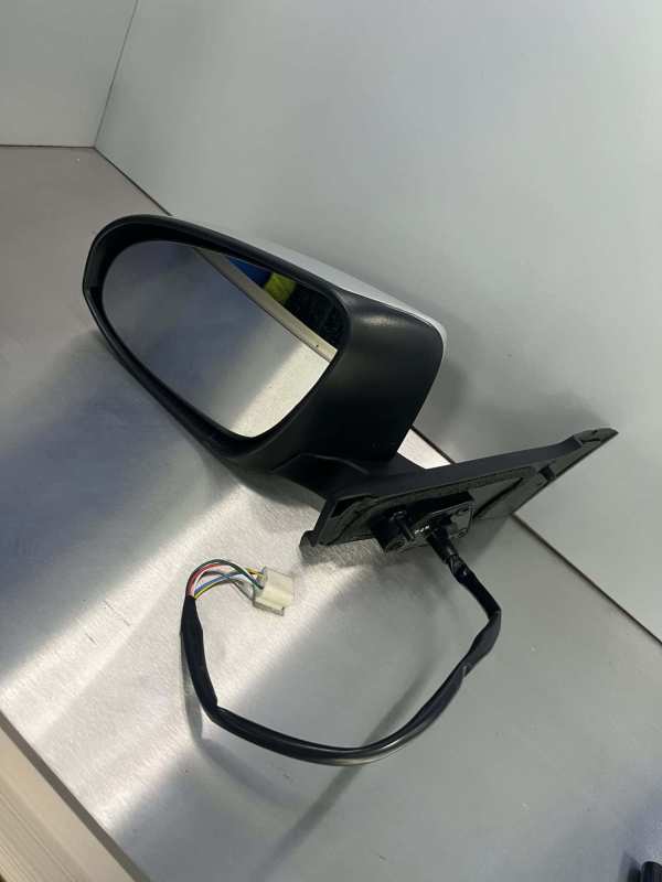 Toyota Yaris 2011-2015 Hatchback Near Side Electric Door Mirror – Silver