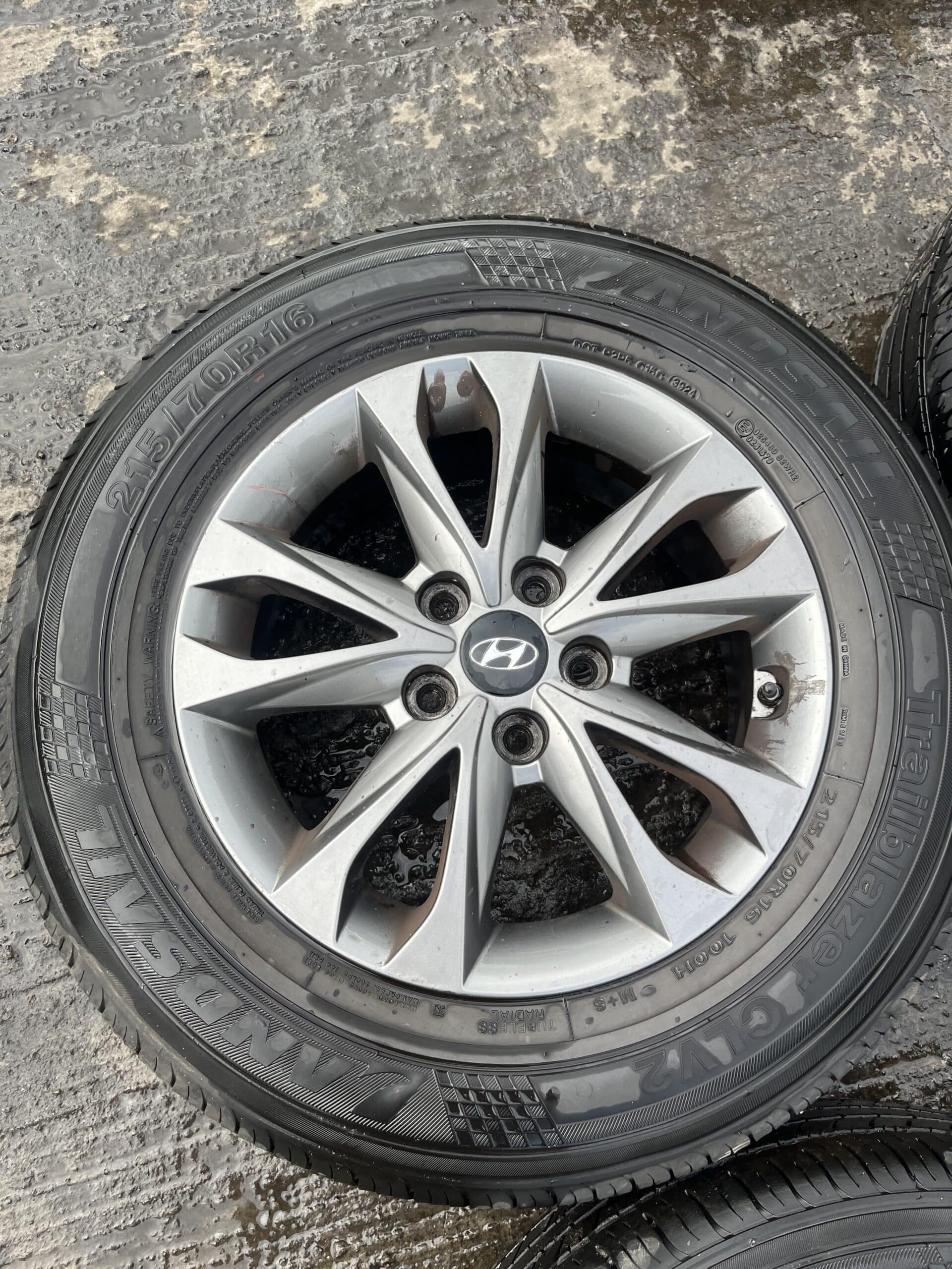 Hyundai ix35 2010-2015 Full Set Of 16″ Alloy Wheels And Tyres – 215/70/16