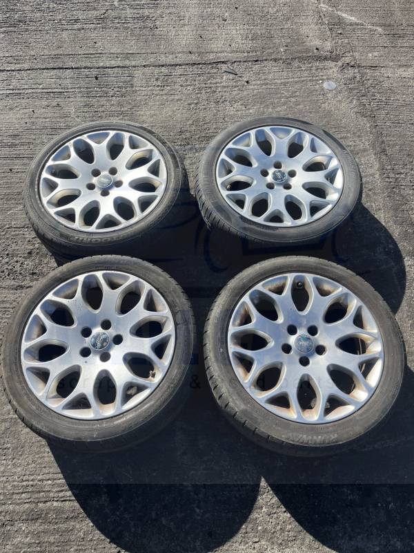 Ford Focus 2005-2011 Full Set Of 17″ Alloy Wheels And Tyres – 205/50/17 ( Couple Of Tyres Need Changing )