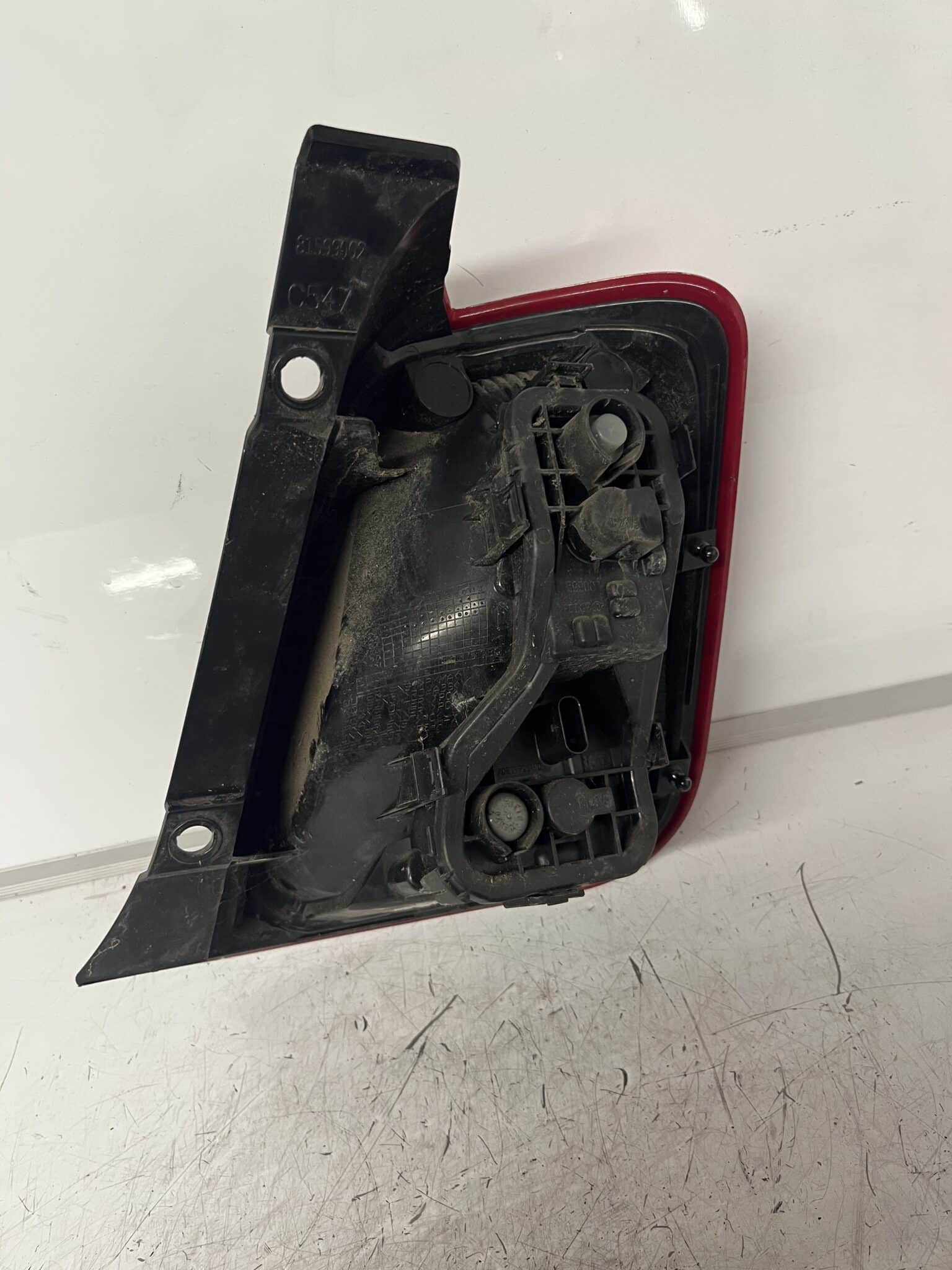 Fiat 500 2015-2021 3 Door Hatchback Near Side Taillamp – ( Red Centre )