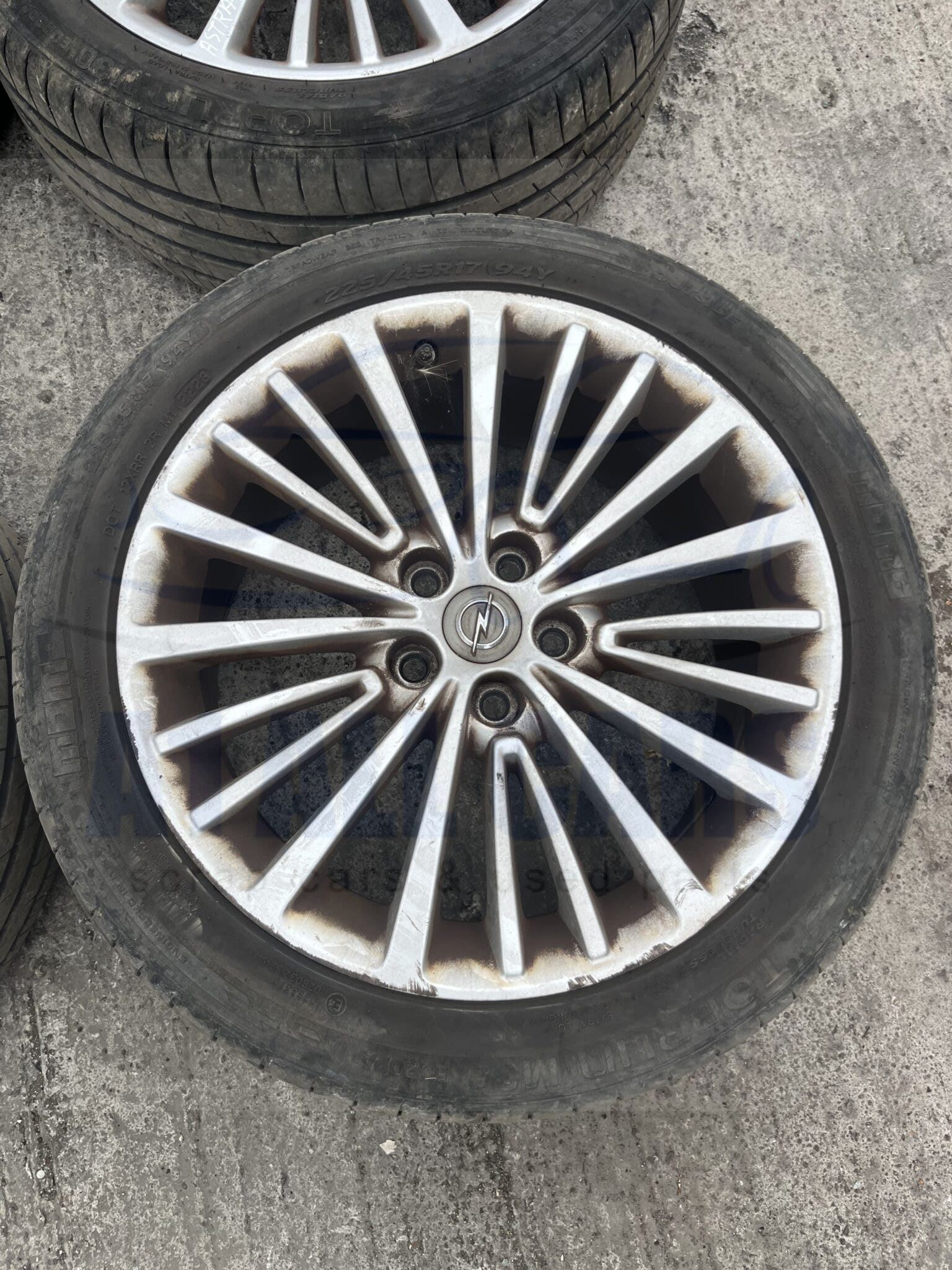 Vauxhall Astra 2015-2021 Full Set Of 17″ Alloy Wheels And Tyres – 225/45/17