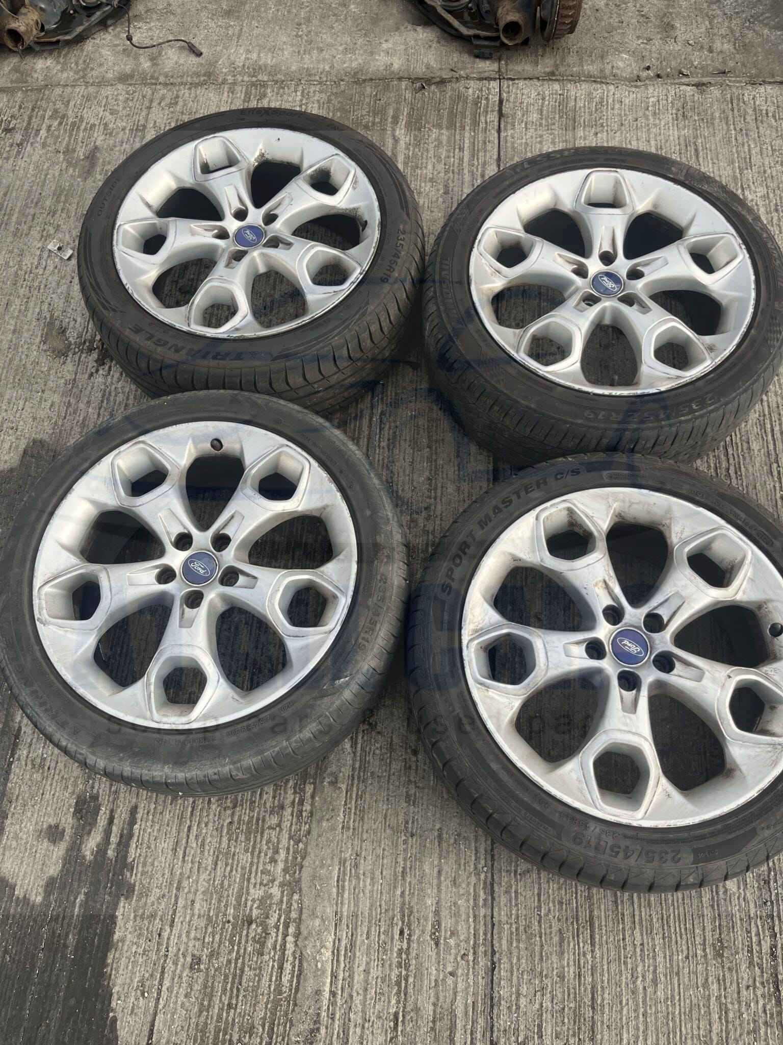 Ford Kuga 2008-2012 Full Set Of 19″ Alloy Wheels And Tyres – 235/45/19