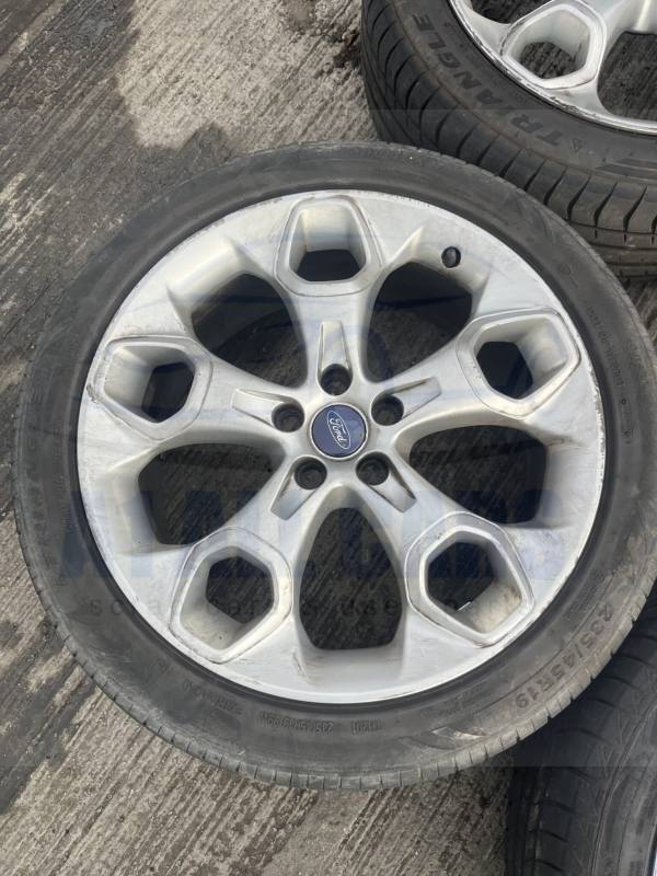 Ford Kuga 2008-2012 Full Set Of 19″ Alloy Wheels And Tyres – 235/45/19