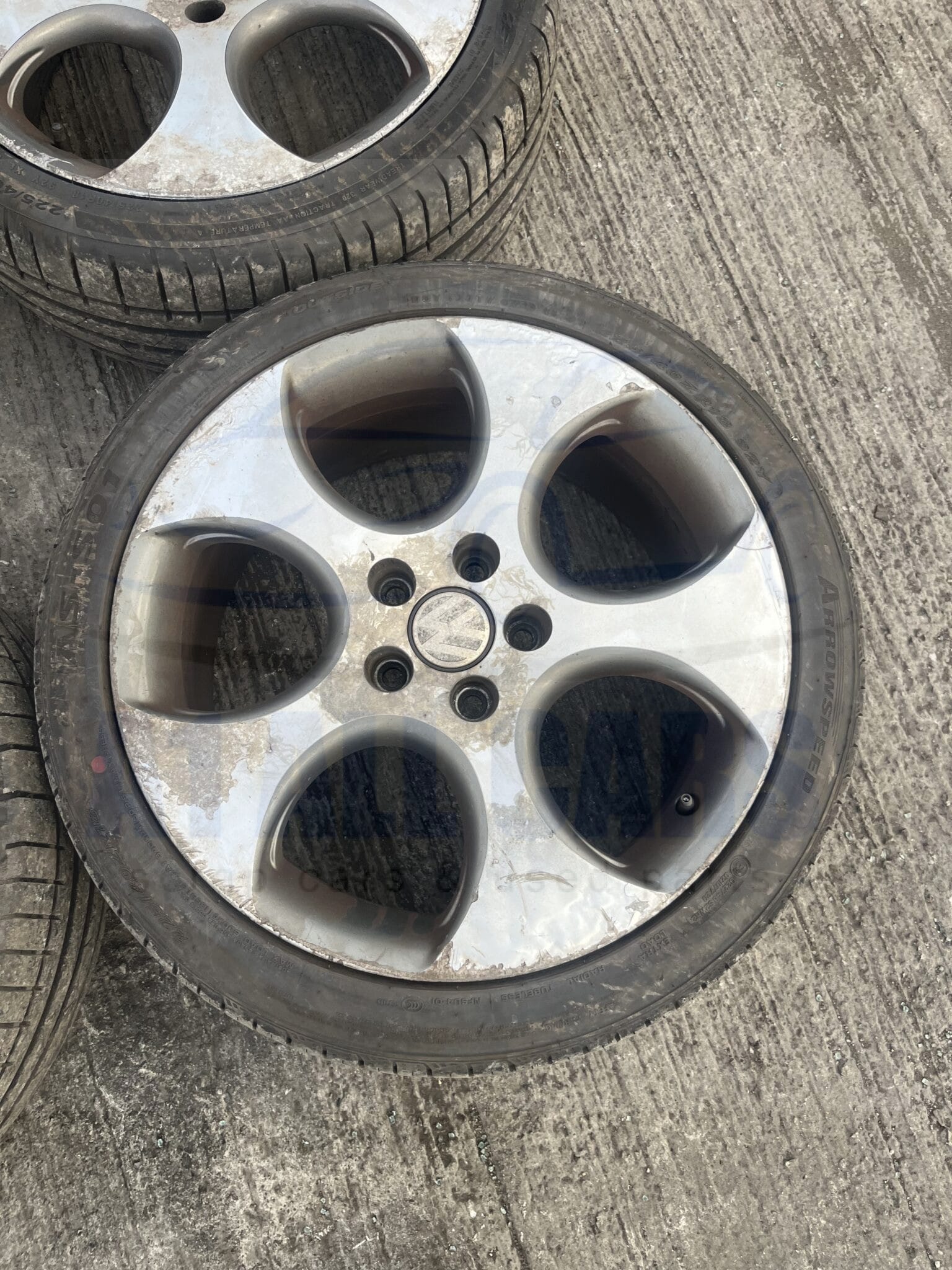 Volkswagen Golf 2004-2008 MK5 Full Set Of 18″ Alloy Wheels And Tyres – 225/40/18 ( Need Refurb )