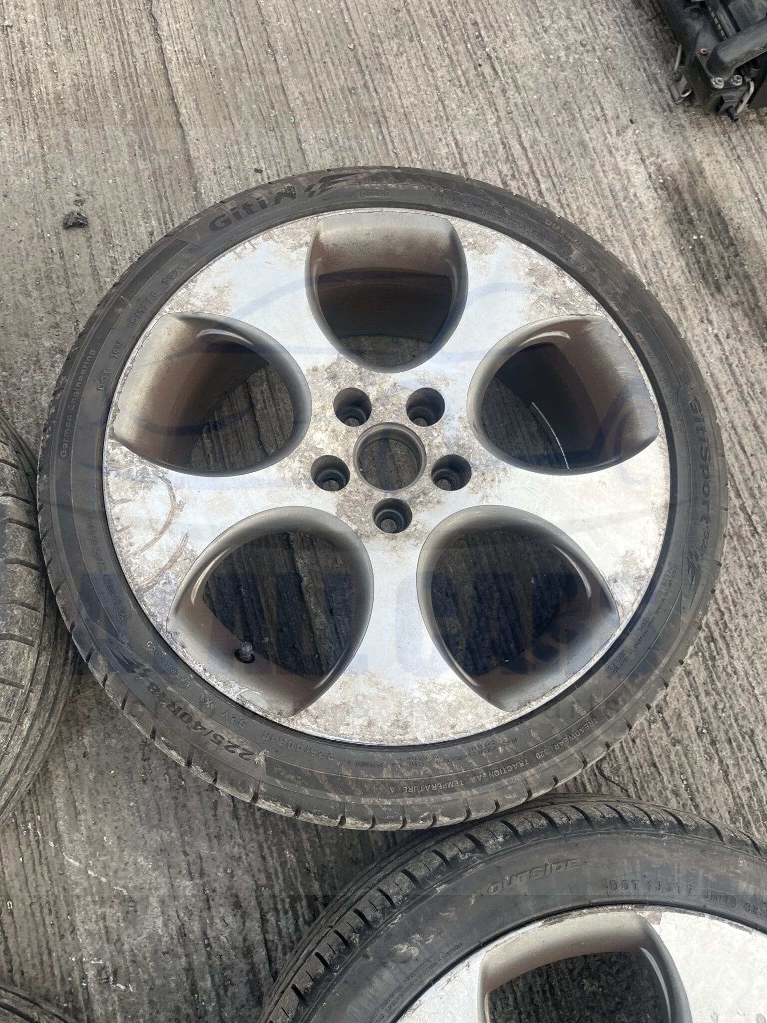 Volkswagen Golf 2004-2008 MK5 Full Set Of 18″ Alloy Wheels And Tyres – 225/40/18 ( Need Refurb )