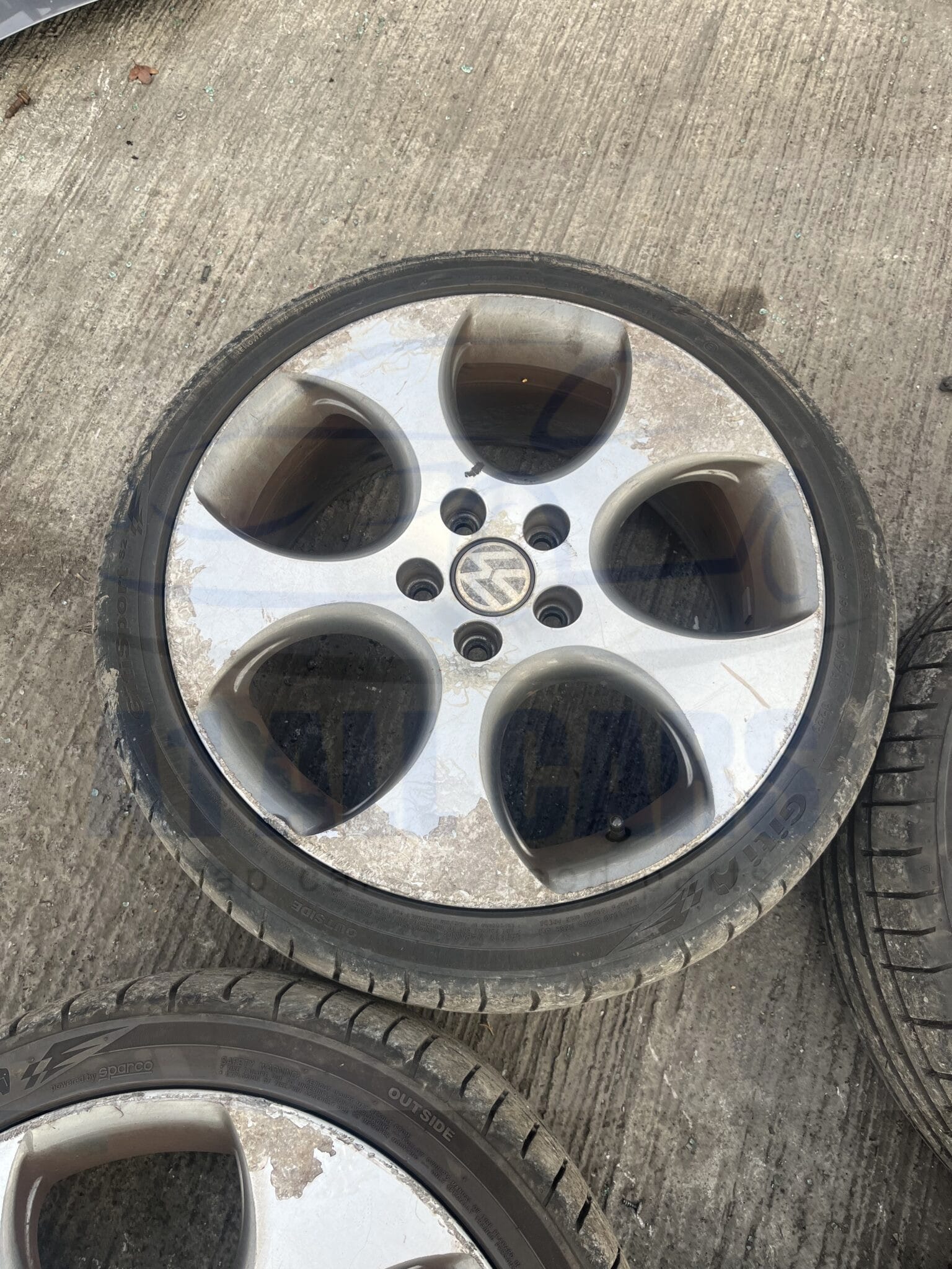 Volkswagen Golf 2004-2008 MK5 Full Set Of 18″ Alloy Wheels And Tyres – 225/40/18 ( Need Refurb )