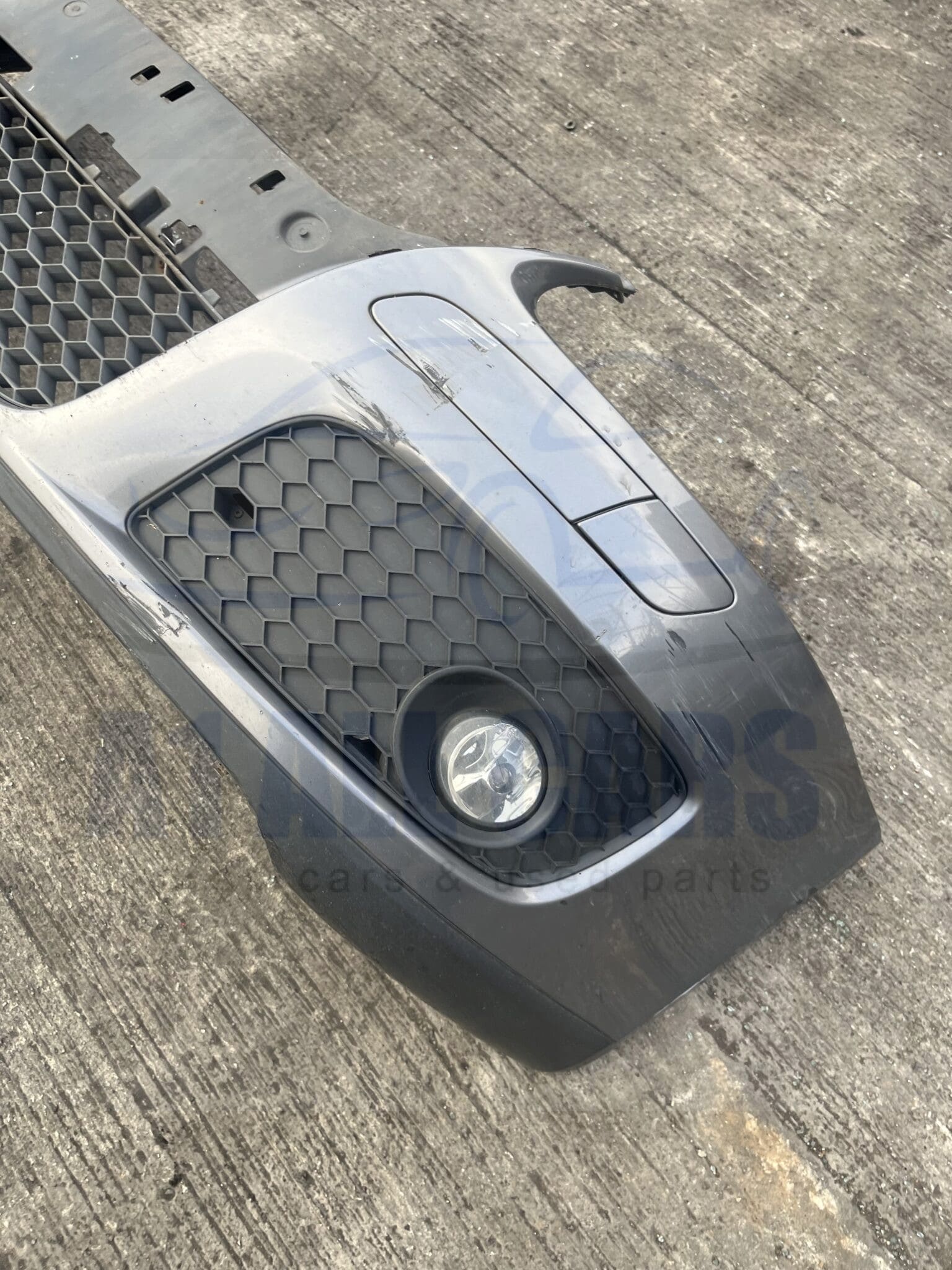Volkswagen Golf GTI 2004-2008 Front Bumper With Fogs – Grey LA7T Colour Code ( Scuffed See Pics )