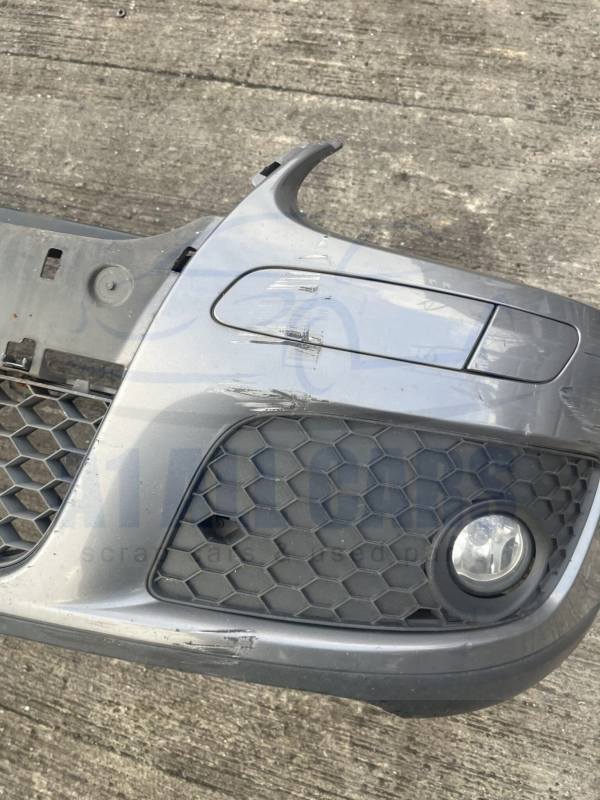 Volkswagen Golf GTI 2004-2008 Front Bumper With Fogs – Grey LA7T Colour Code ( Scuffed See Pics )