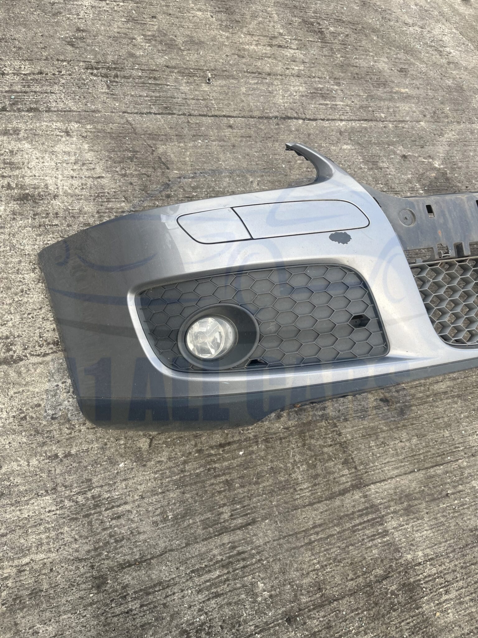 Volkswagen Golf GTI 2004-2008 Front Bumper With Fogs – Grey LA7T Colour Code ( Scuffed See Pics )