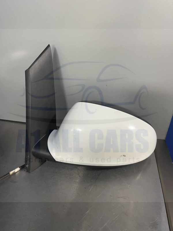Vauxhall Astra 2010-2015 Near Side Electric Door Mirror – White Z40R Colour Code