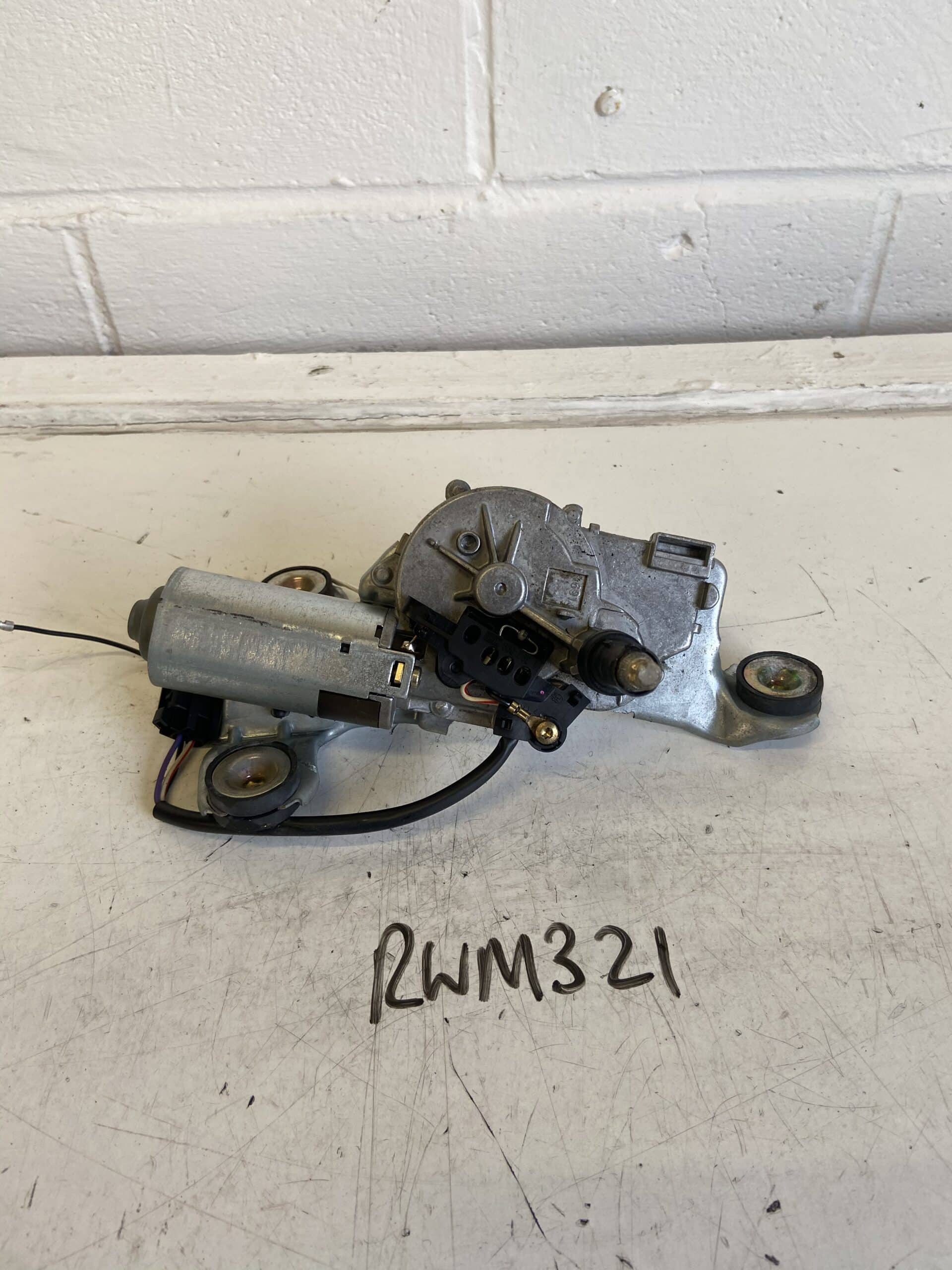 Ford Fiesta 1996-2002 Hatchback Rear Wiper Motor – 0390201532 – 96FG-17K441-HB