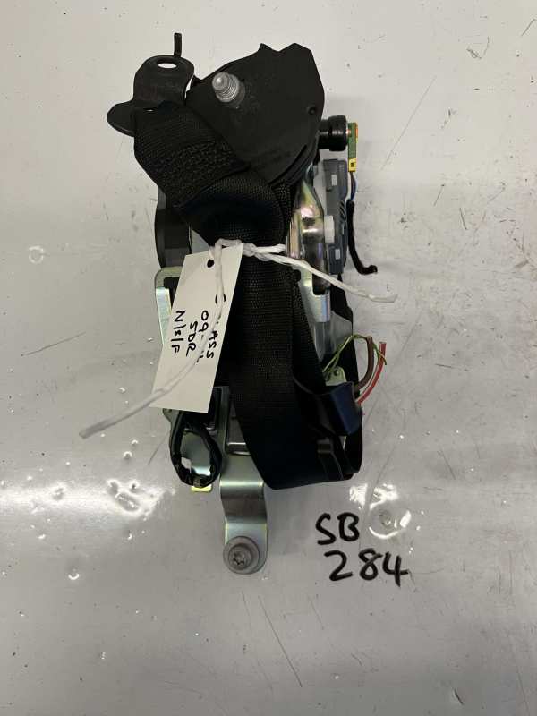 Mercedes E Class 2009-2014 5 Door Estate / Saloon Near Side Front Seatbelt – 617112100