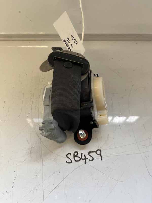 Kia Sportage 2010-2016 5 Door Hatchback Off Side Front Seatbelt – 88820-3U200
