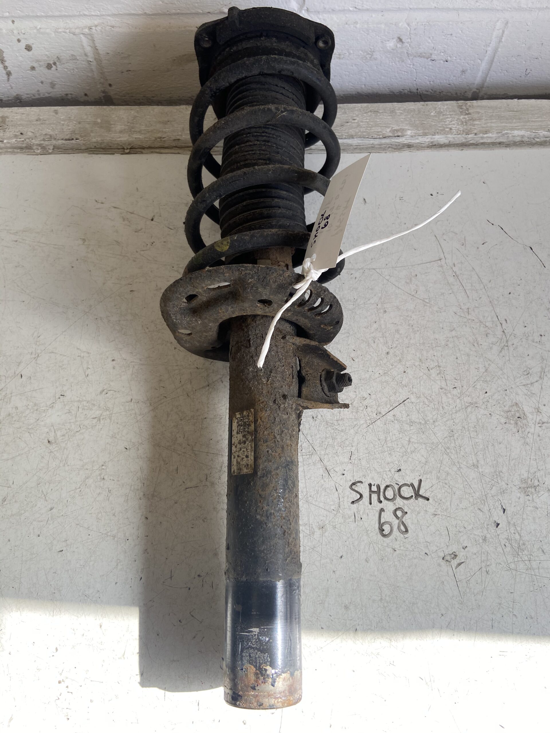 Volkswagen Passat 2010-2014 1.6 / 2.0 TDI Near Side Front Shock Absorber