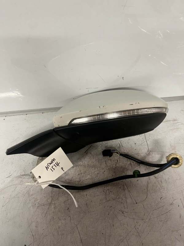 Volkswagen Golf 2012-2017 Hatchback Near Side Electric Door Mirror / Puddle Lamp / Power Fold – LC9A Colour Code