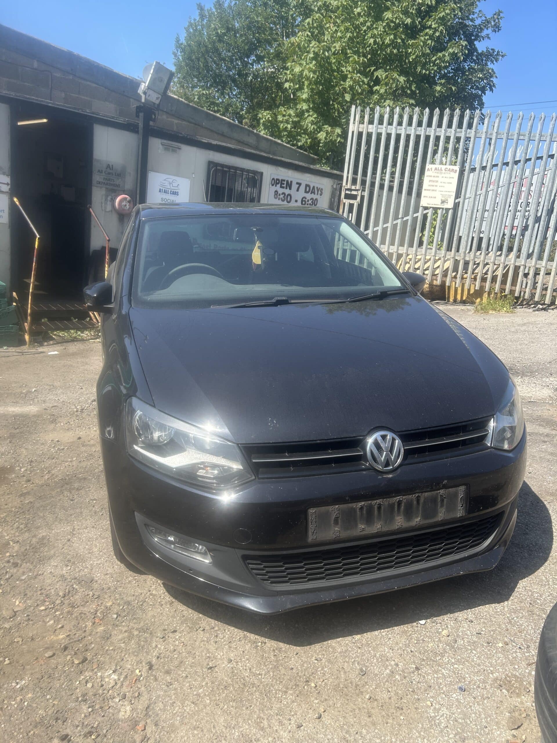 Volkswagen Polo 2009-2014 (2012) 1.2 Petrol 5 Speed Manual 5 Door Hatchback Black LC9X Breaking for Parts