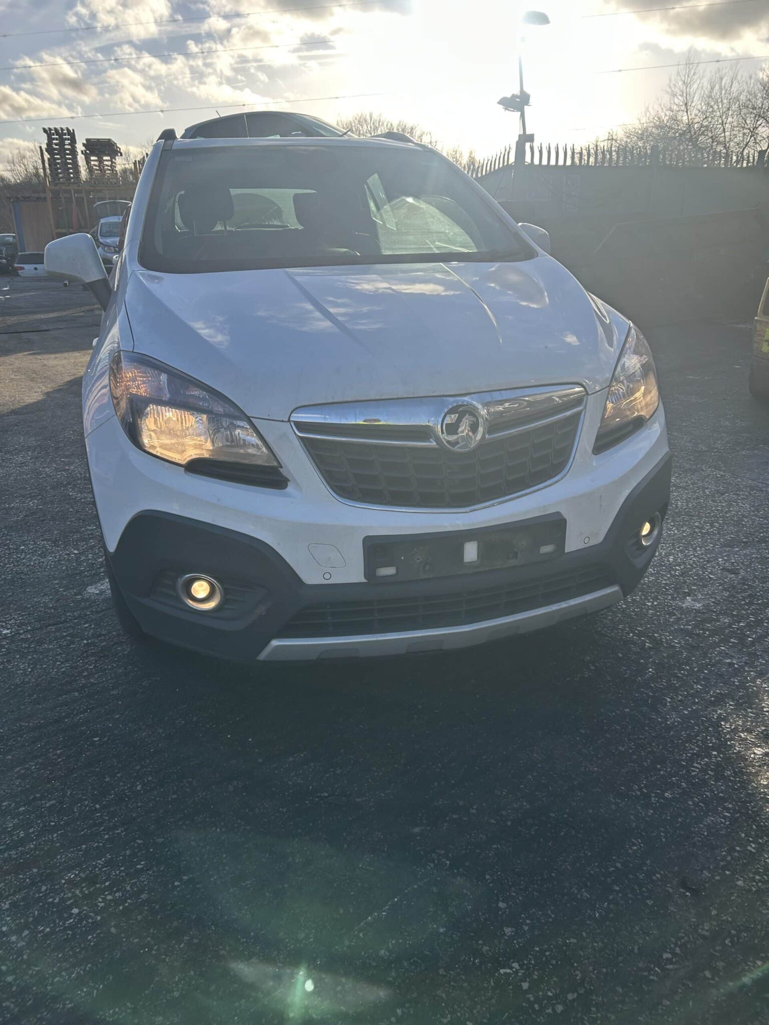 Vauxhall Mokka Exclusiv Mk1 2012-2019 1.6 Petrol 5 Door Hatchback White 40R Breaking for Parts
