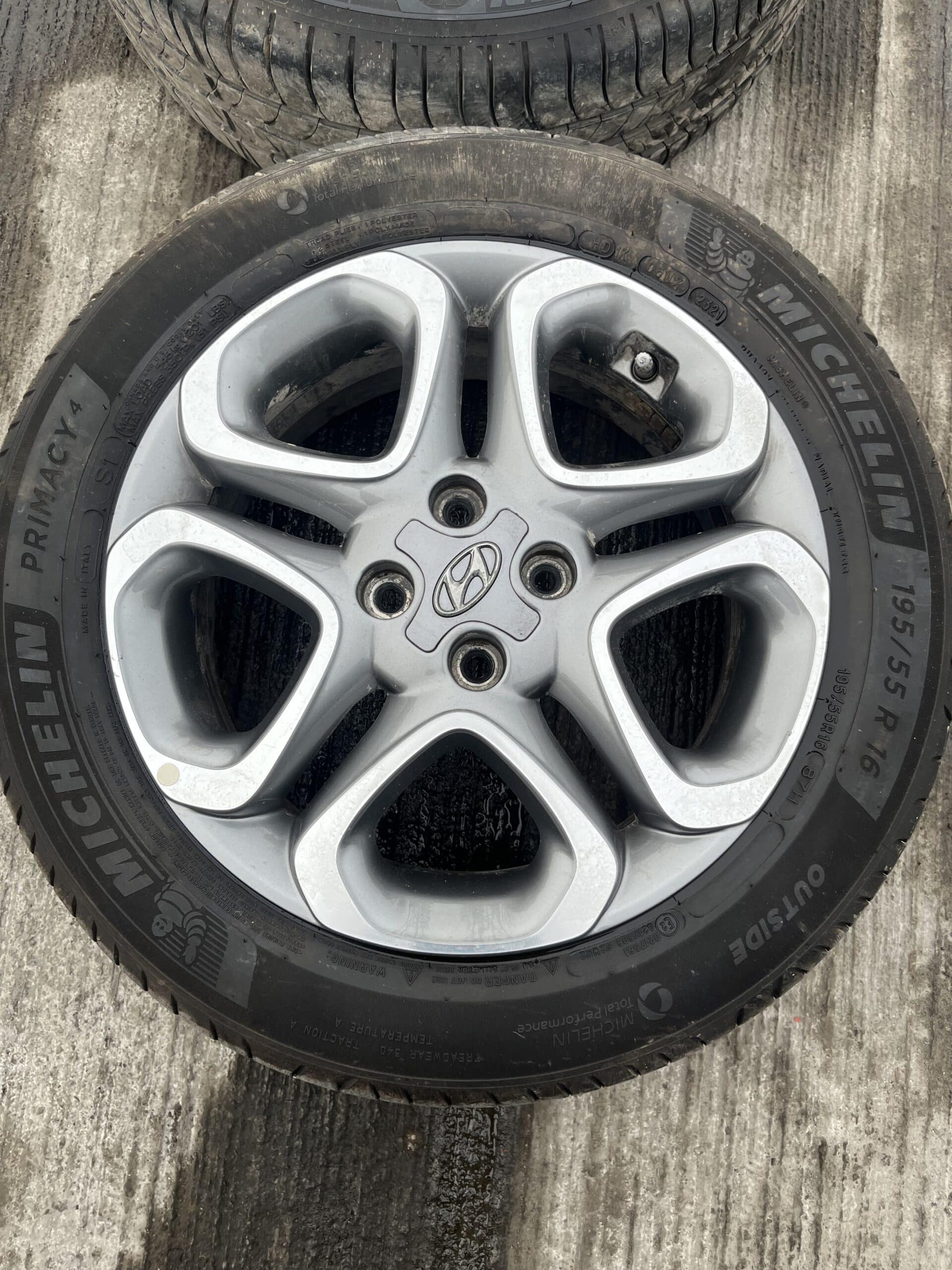 Hyundai i20 2014-2020 Single 16″ Alloy Wheel With Tyre – 195/55/16