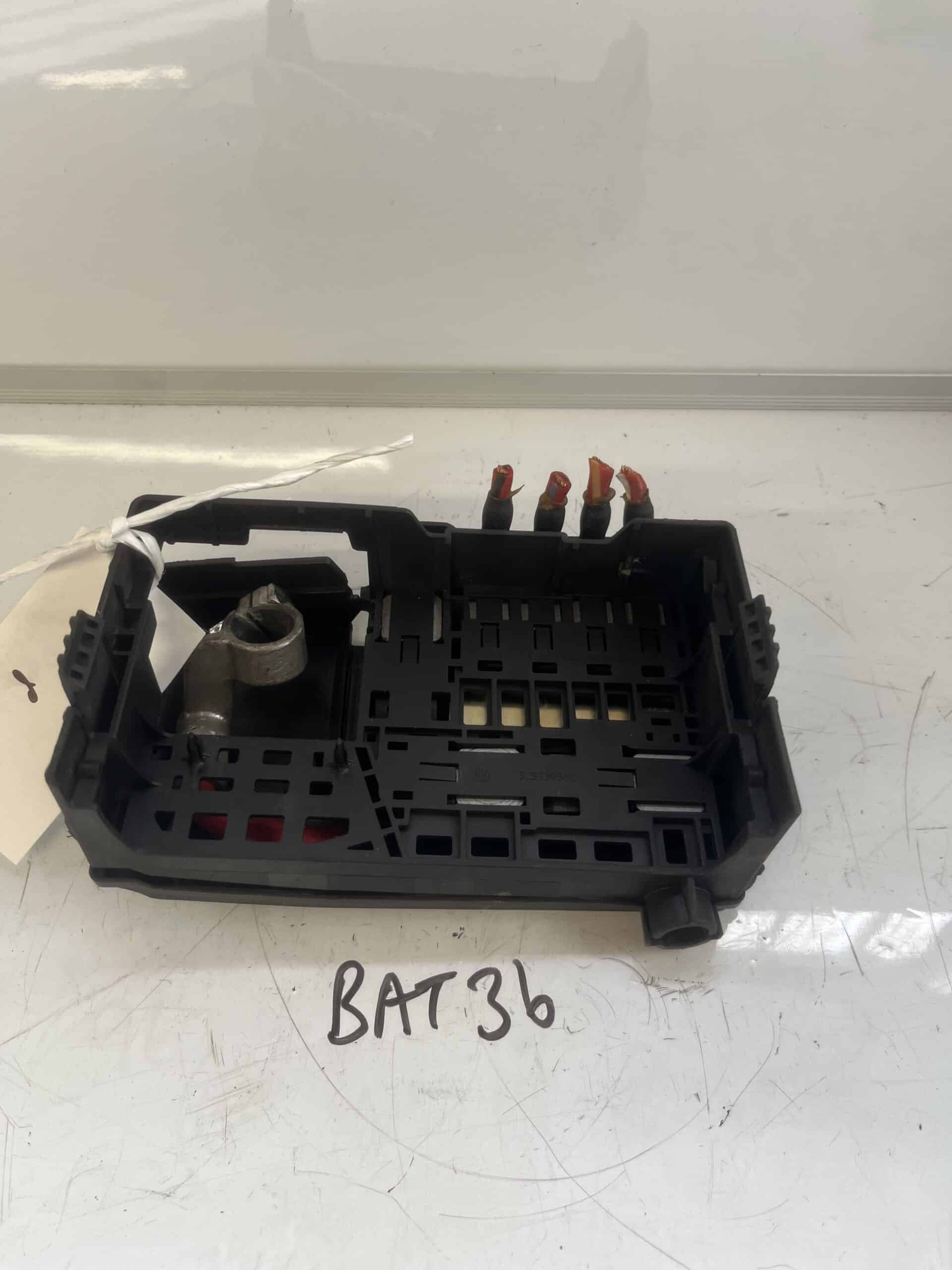 Vauxhall Insignia 2009-2017 Battery PositiveTerminal Fuse Board – 20999170