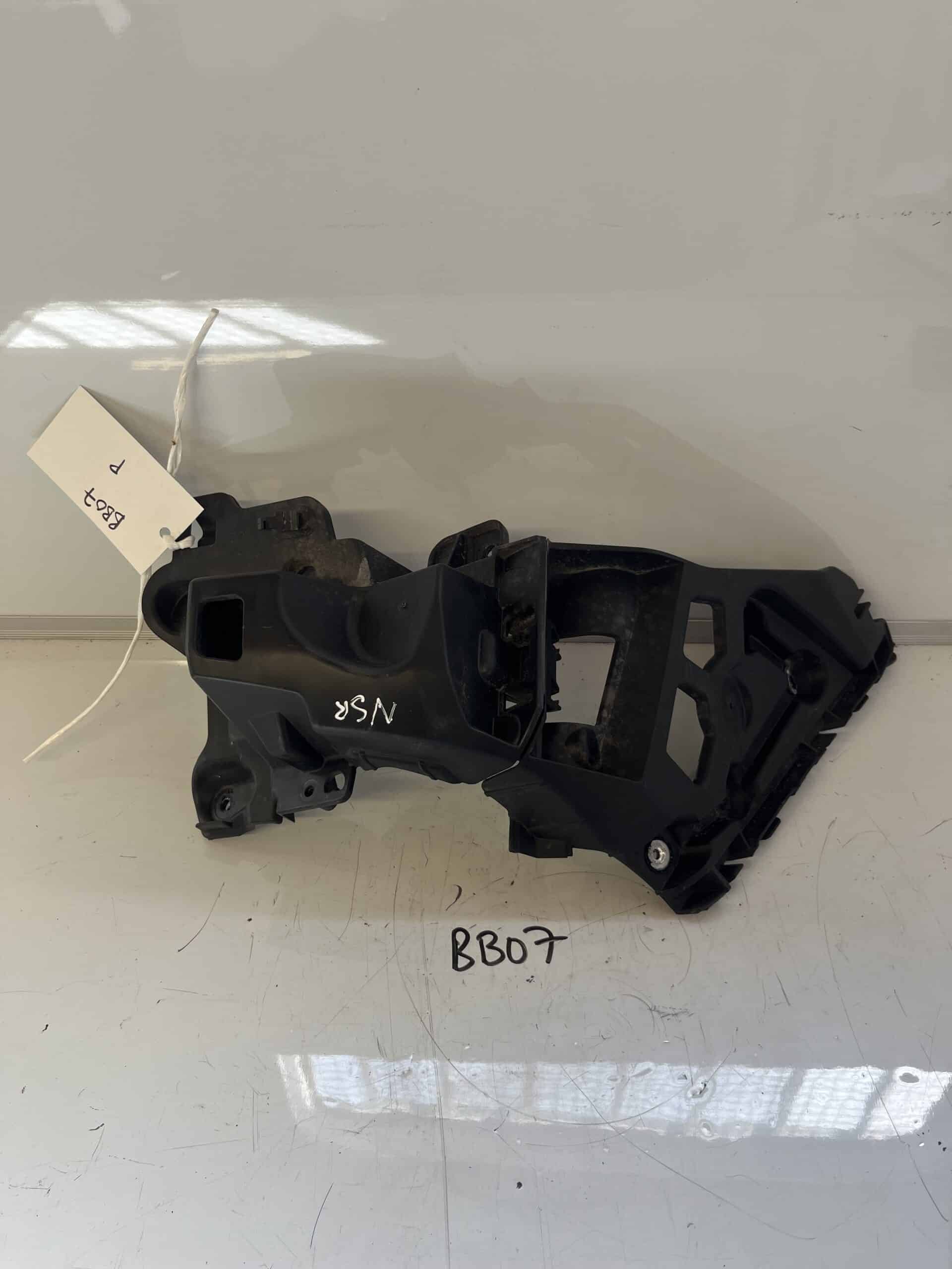 Renault Clio 2013-2018 5 Door Hatchback Near Side Rear Bumper Bracket – 850456409R