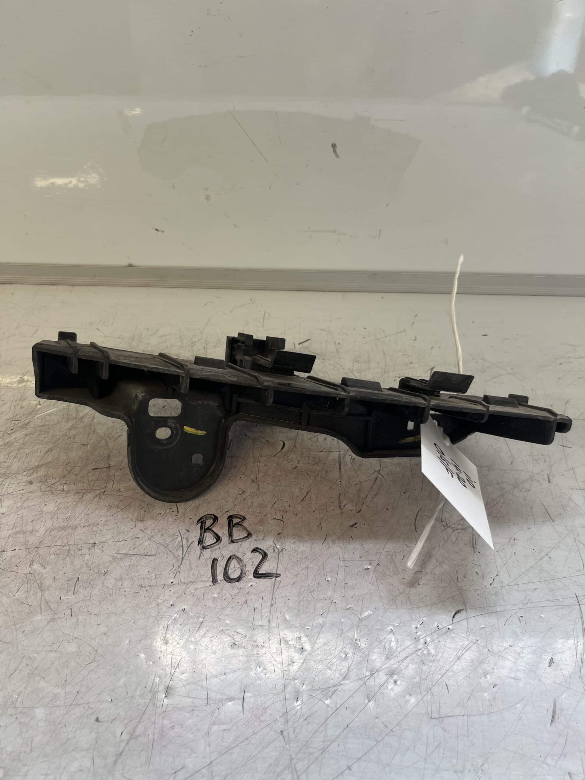 Hyundai i10 2014-2020 MK2 Off Side Headlamp Bracket – 86518-B9000