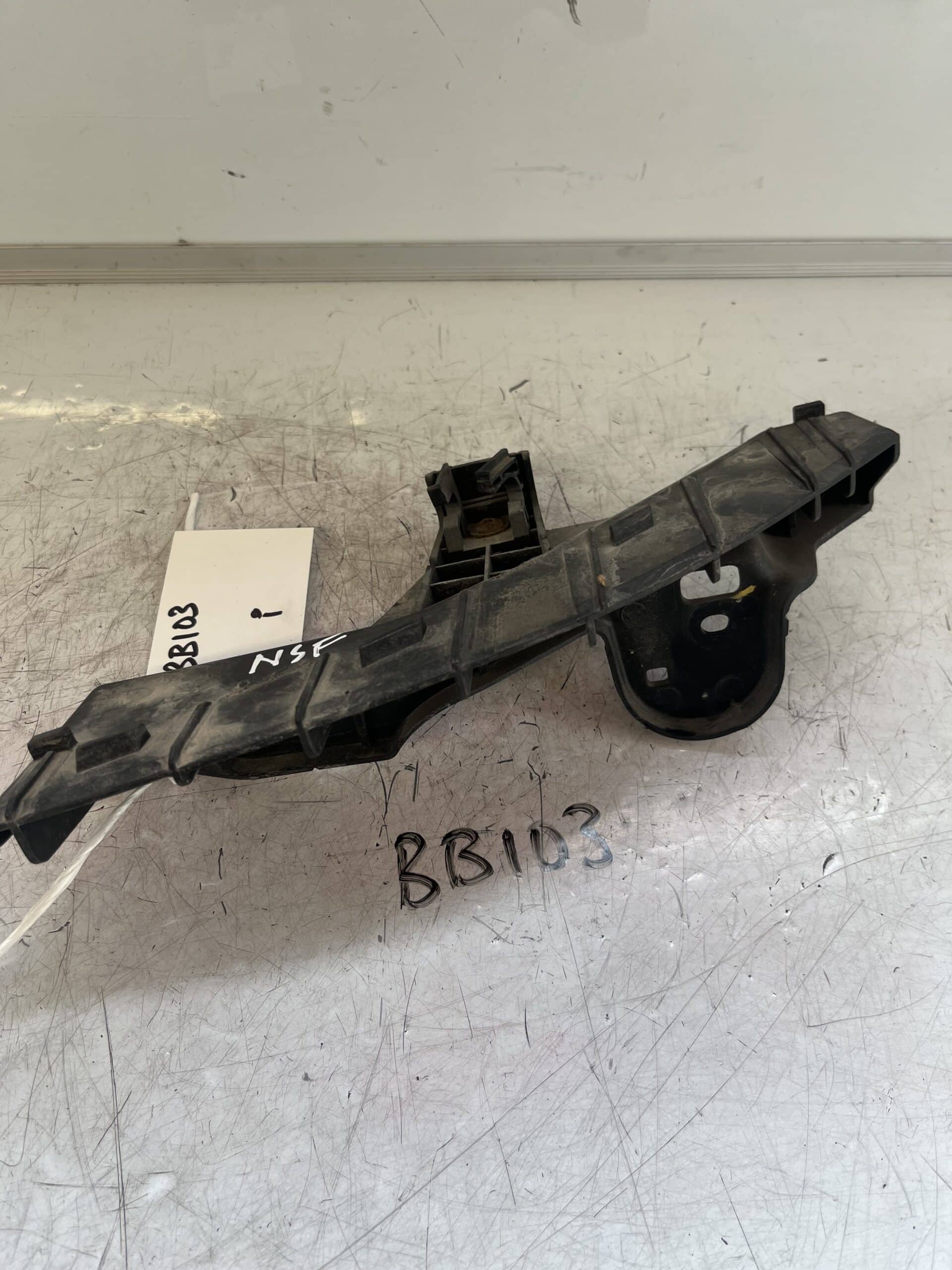 Hyundai i10 2014-2020 MK2 Near Side Headlamp Bracket – 86517-B9000