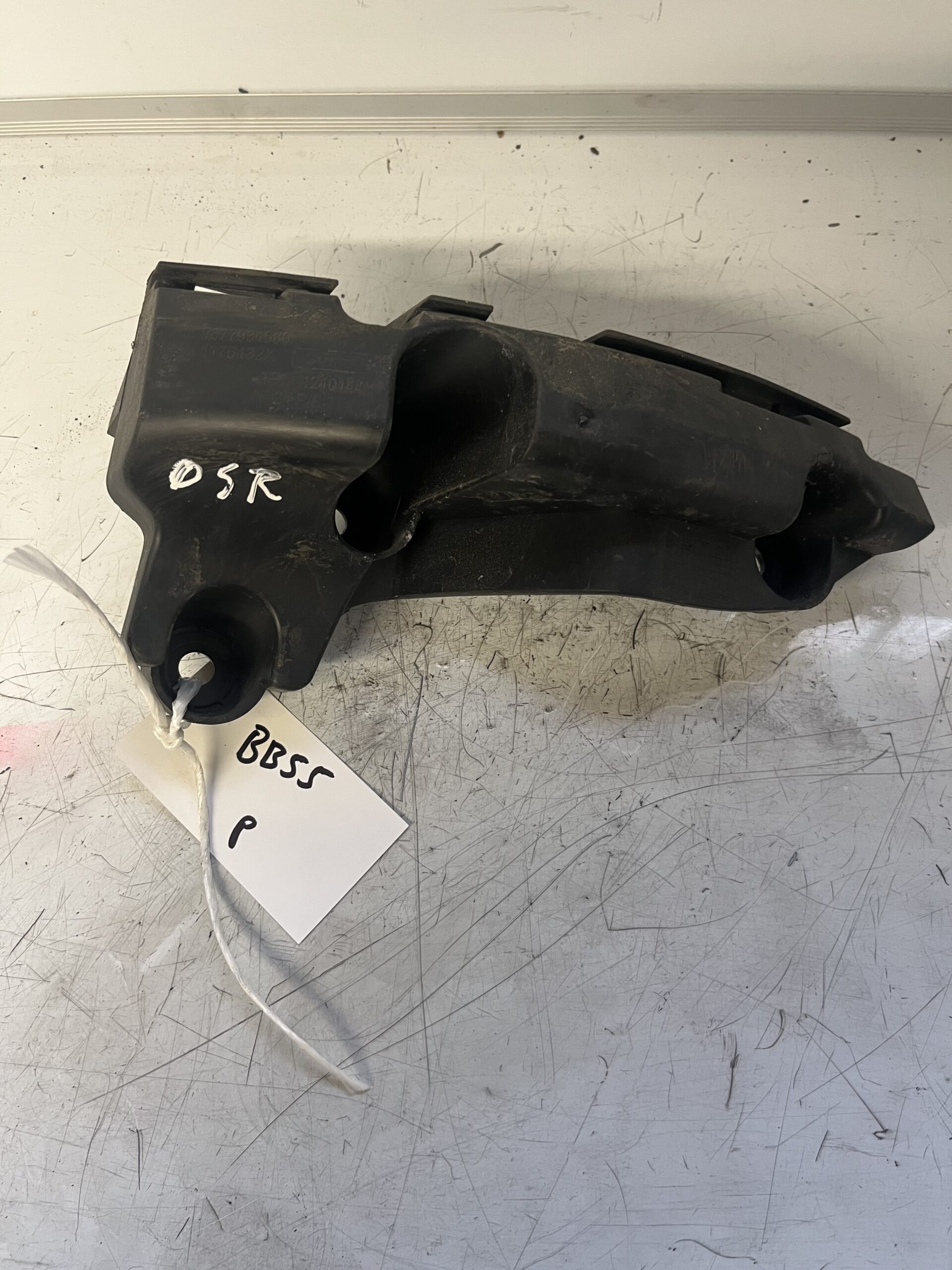 Peugeot 308 2013-2019 5 Door Hatchback Off Side Rear Bumper Bracket – 9677934580