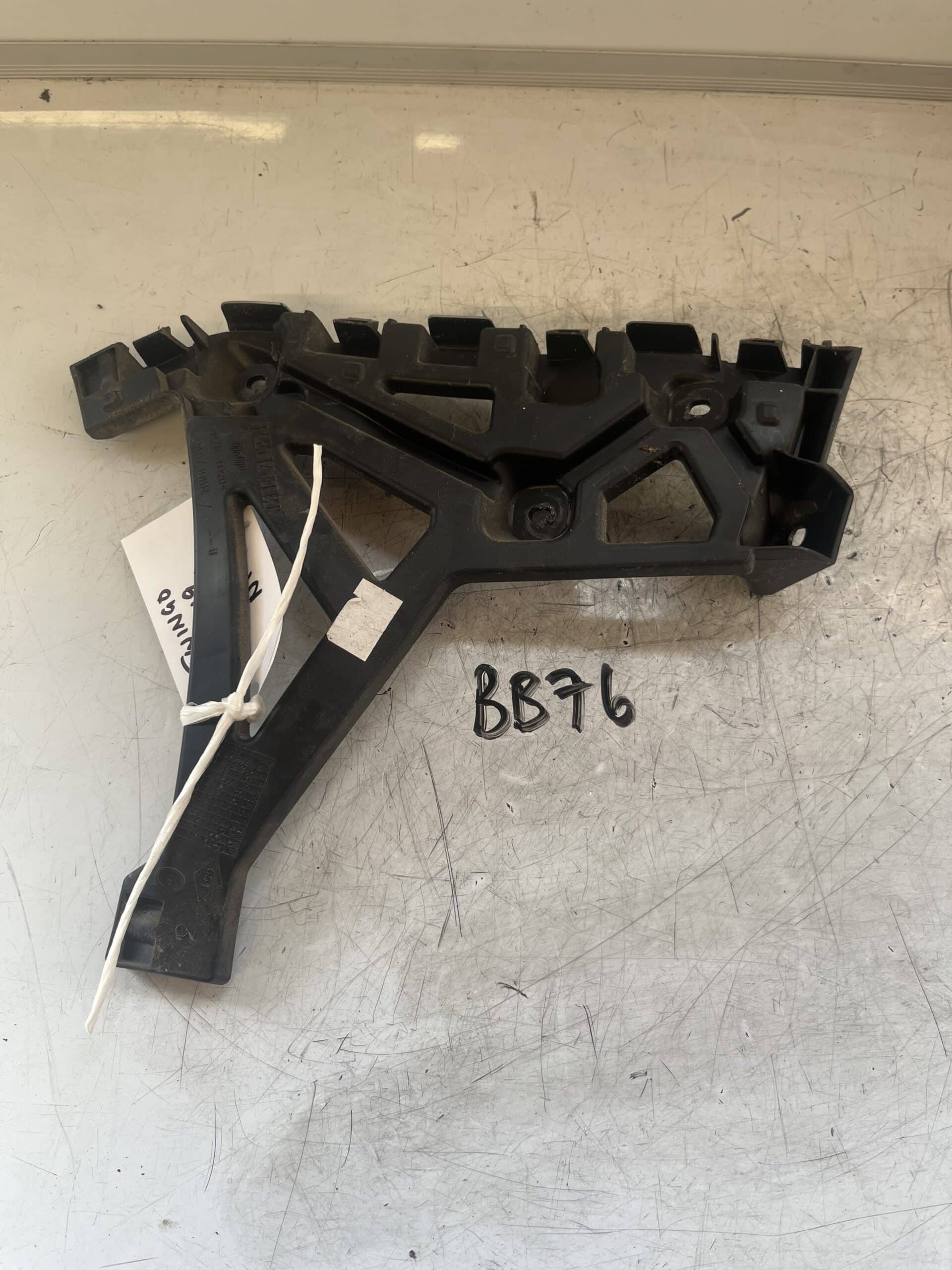 Renault Twingo 2013-2019 Hatchback Near Side Rear Bumper Bracket – 850457396R
