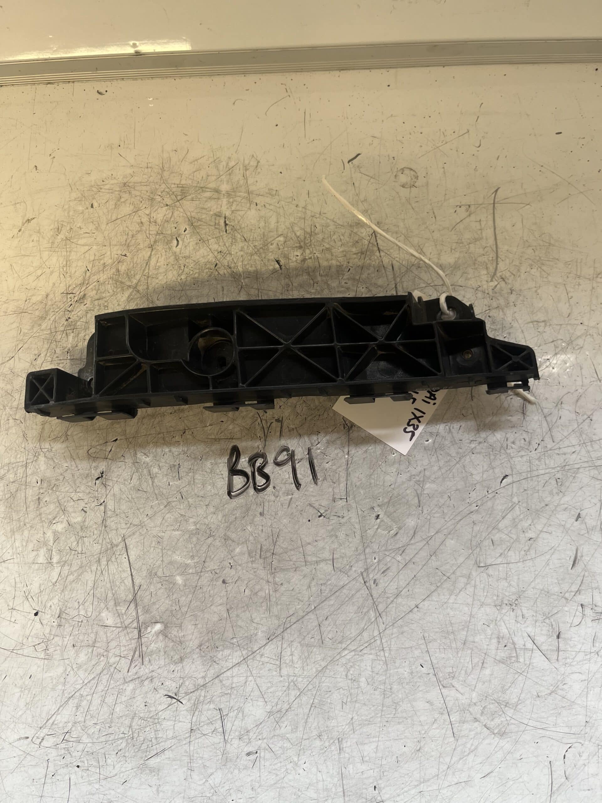 Hyundai ix35 2010-2015 Near Side Front Bumper Bracket – 86513-2Y000