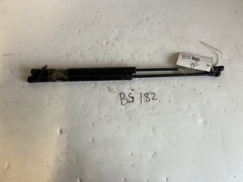 Volkswagen Golf 1998-2004 Tailgate Struts
