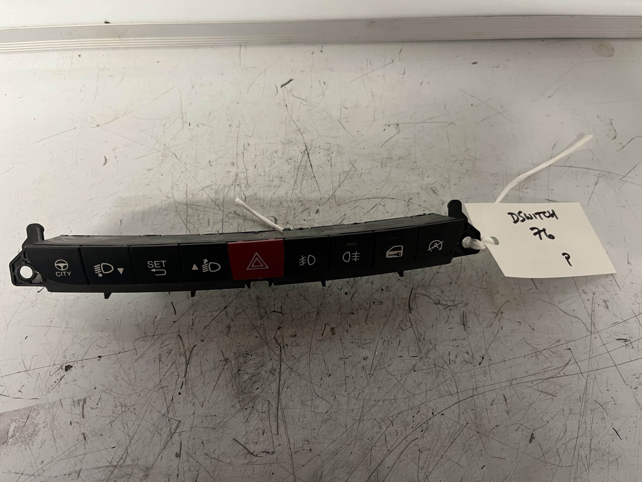 Fiat 500L 2013-2017 Dashboard Switches / Hazard / City – 735571359