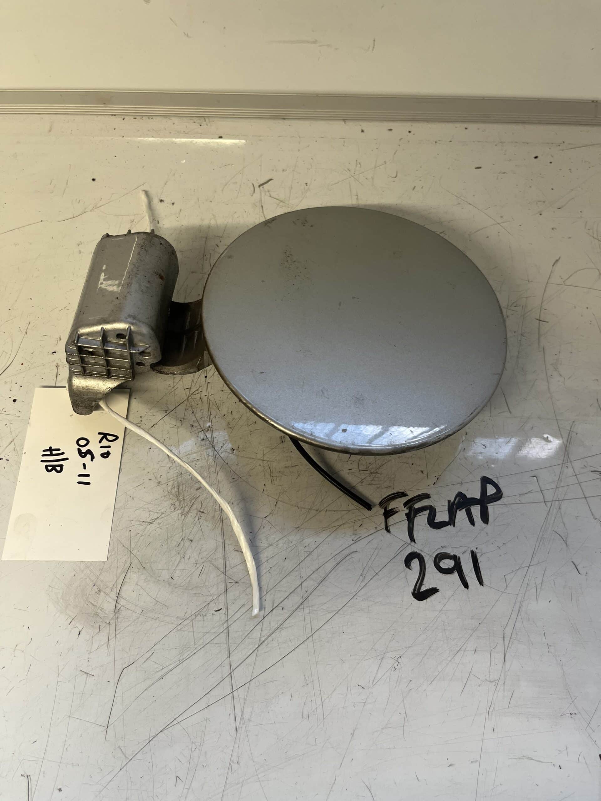 Kia Rio 2005-2011 Hatchback Fuel Filler Flap – Silver