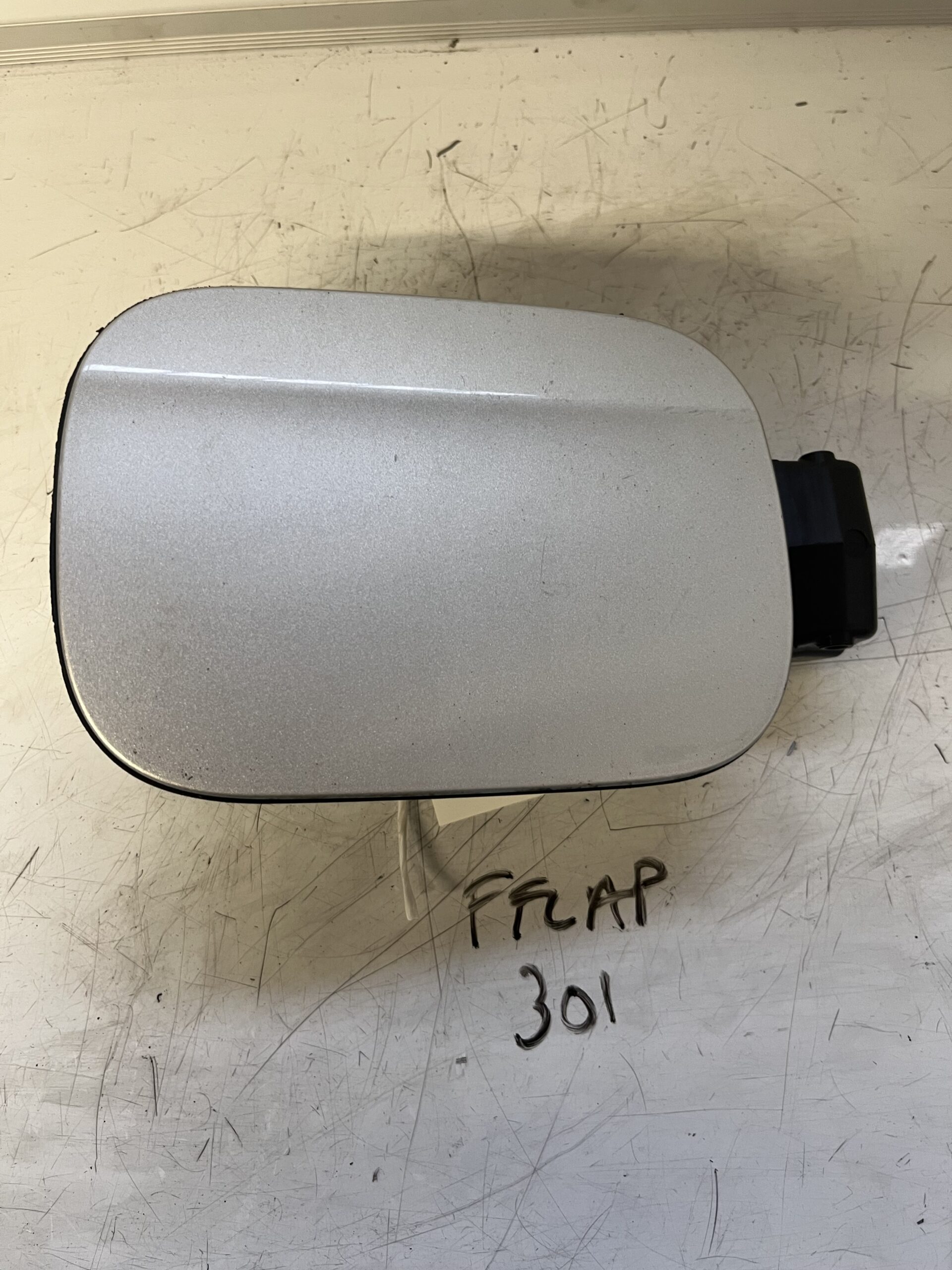 Volkswagen Golf 2008-2012 5 Door Estate Fuel Filler Flap – Silver LA7W