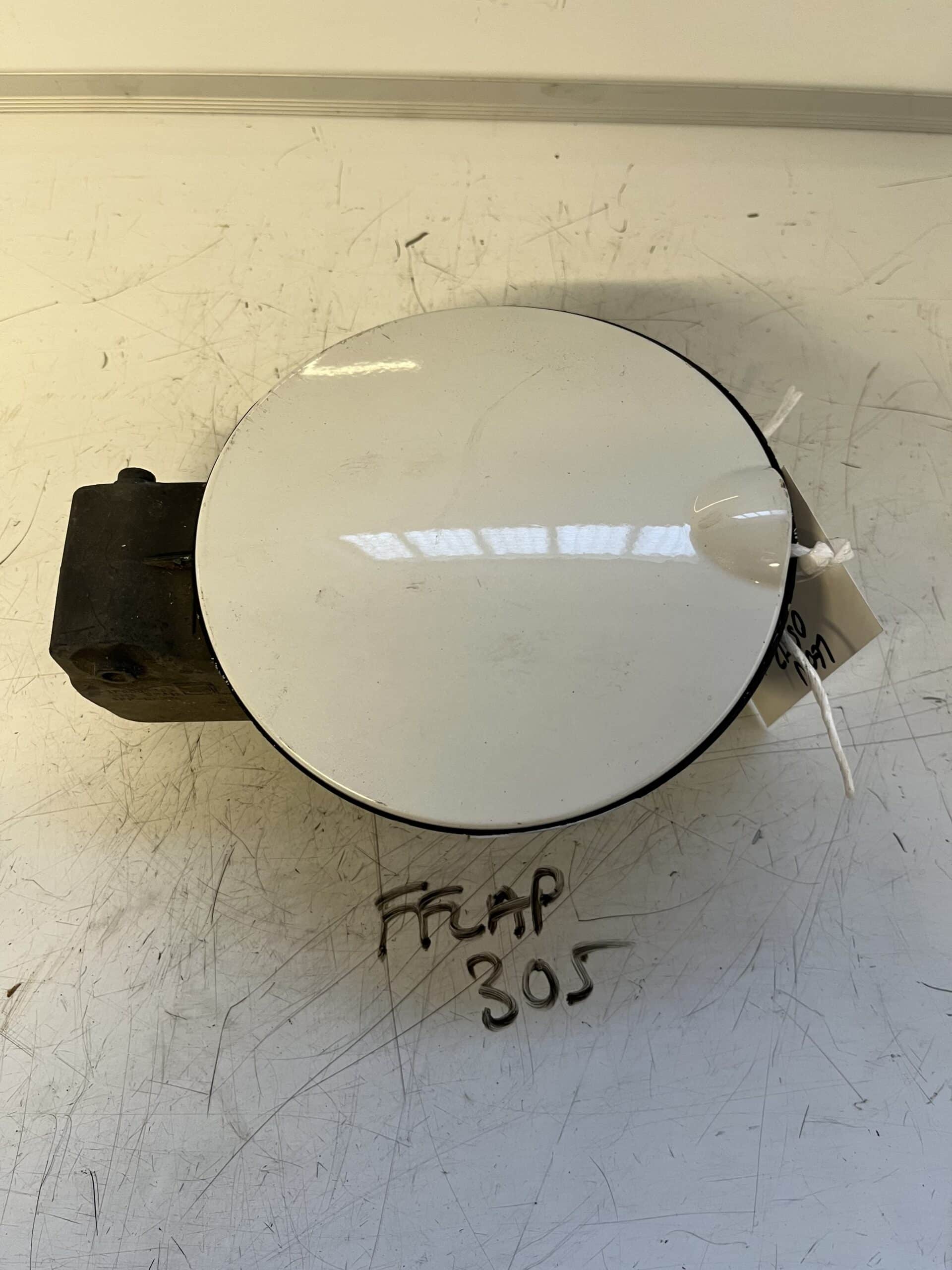 Seat Leon 2005-2012 Hatchback Fuel Flap – White LS9R