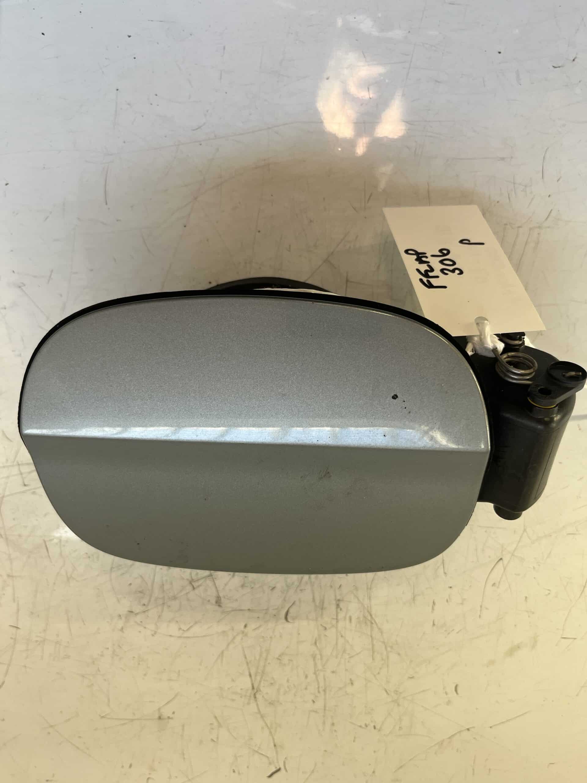Ford Mondeo 2007-2014 5 Door Hatchback Fuel Flap – Grey T6 Colour Code