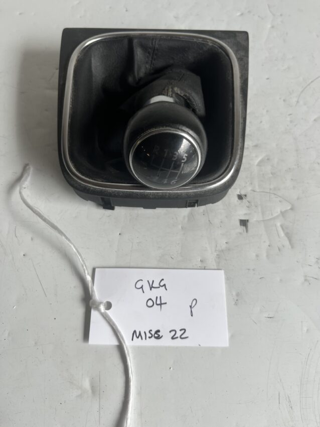 Volkswagen Golf 2008-2012 6 Speed Manual Gear Knob And Gaiter – Black ( Reverse Top Left )