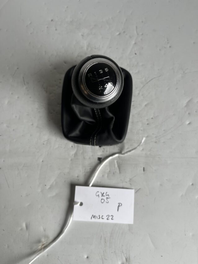 Audi A1 2010-2018 Gear Knob And Gaiter – 6 Speed Manual ( Reverse Top Left ) – 8P0863279A
