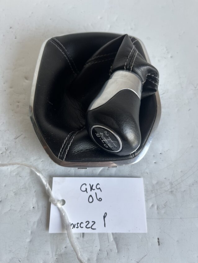 Ford Fiesta 2017-2021 5 Speed Manual Gear Knob And Gaiter – Black ( Reverse Bottom Right )