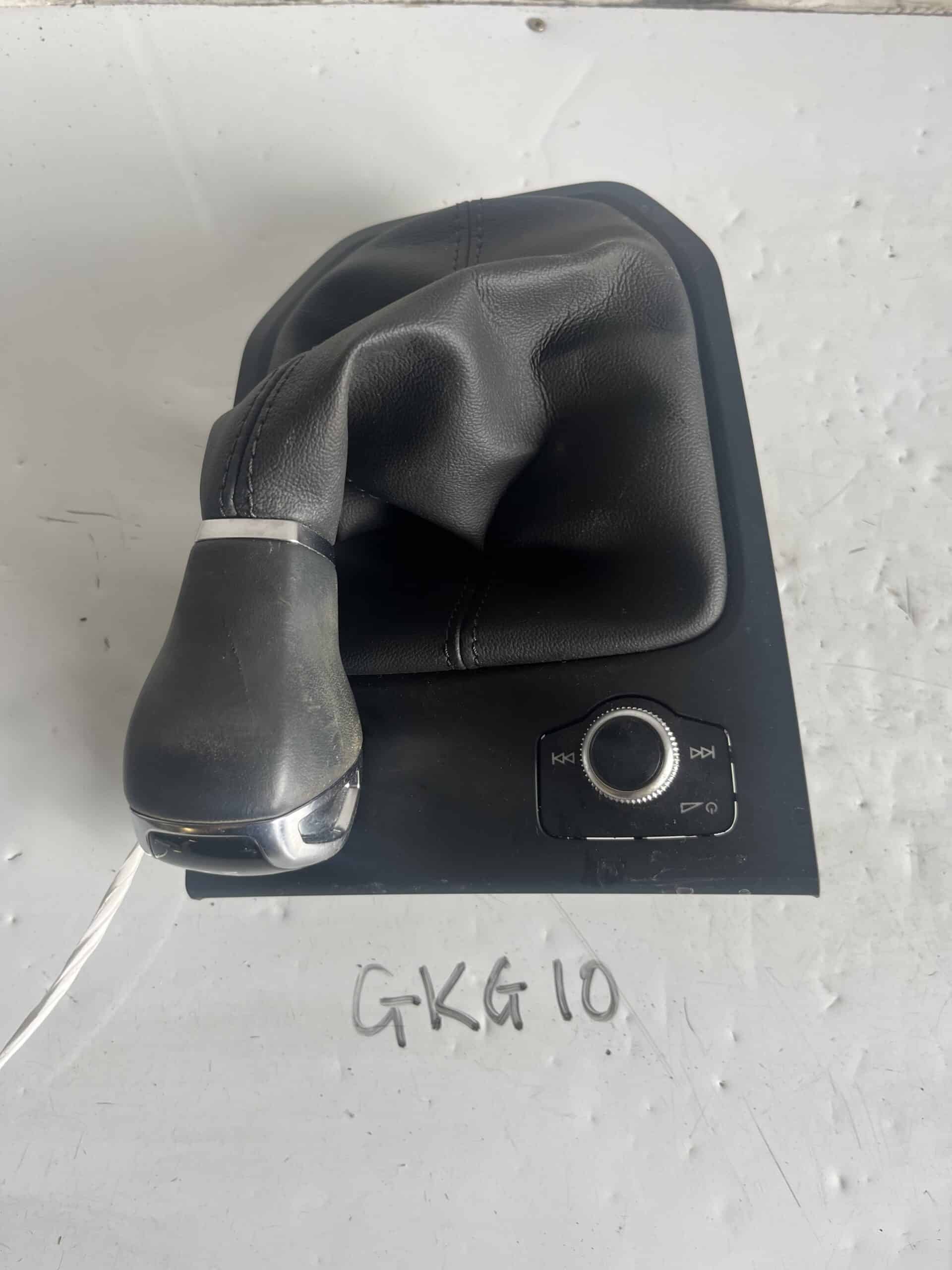 Audi A1 2018-2022 Gear Knob And Gaiter – 5 Speed Manual – 82A.863.278.B ( Reverse Top Left )