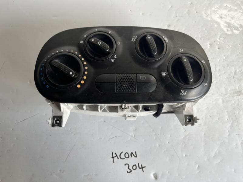 Fiat 500 2007-2015 Heater Control Panel – Black Fascia