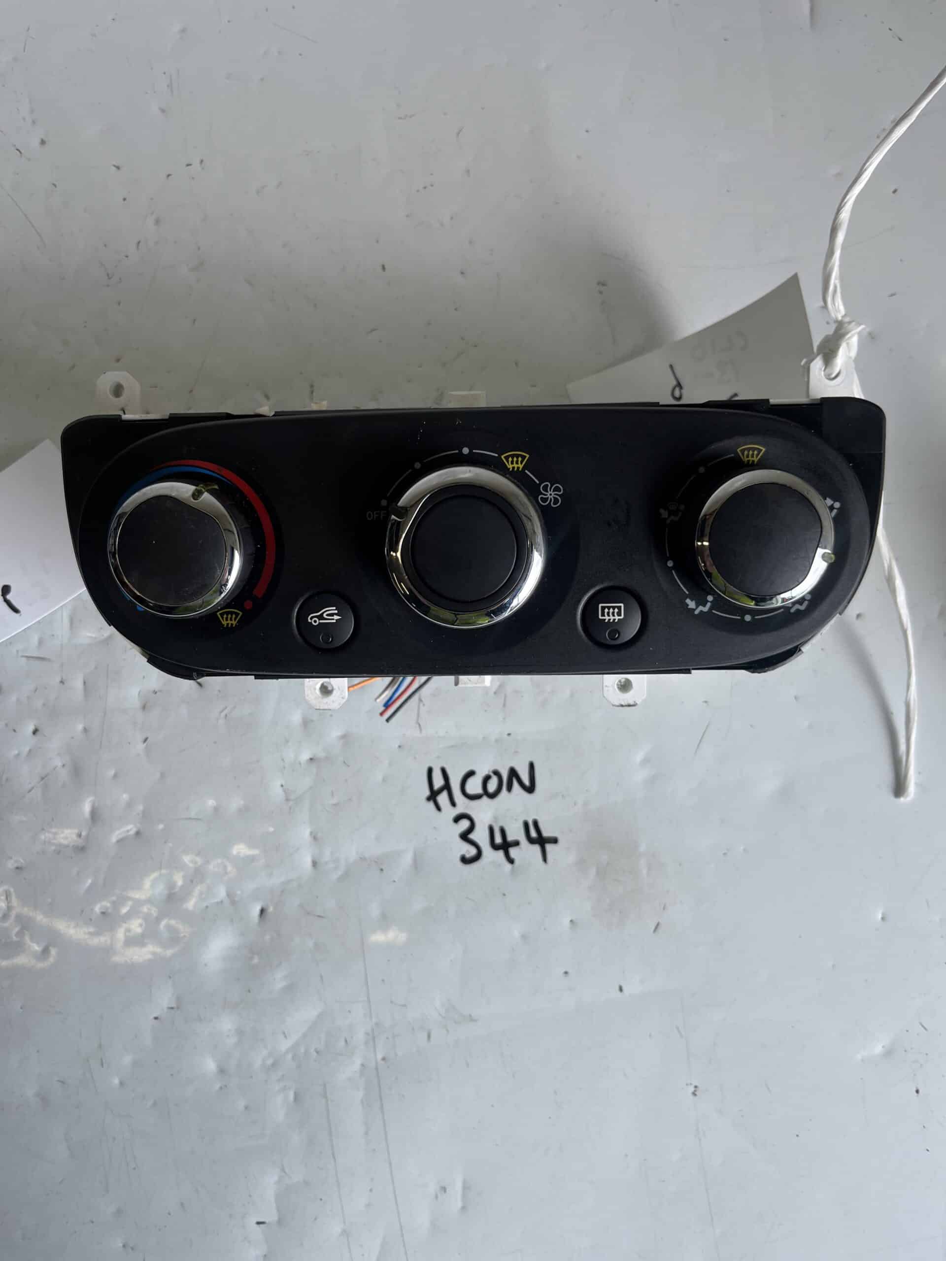 Renault Clio 2013-2018 Heater Control Panel – Non AC – T1021737G