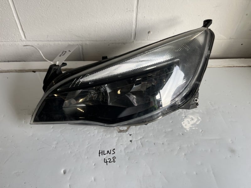 Vauxhall Astra 2010-2015 Hatchback / Estate Near Side Headlamp – Black Fascia – 13371801